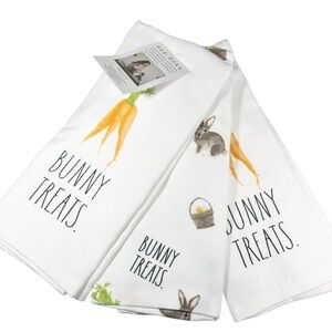 NEW Rae Dunn 🐇🥕BUNNY TREATS🥕🐇 Kitchen Towels Set/3